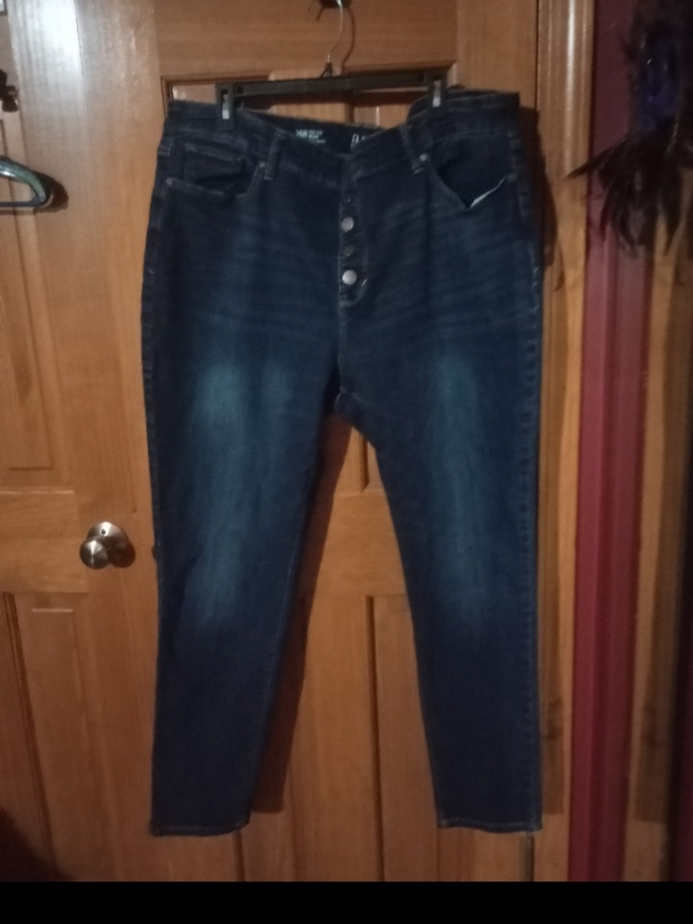 Jeans - Picture 1 of 3